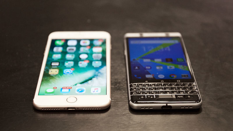 Es mucho más grueso que un iPhone 7.
